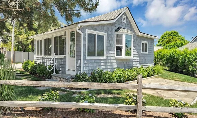 Westbrook Center Cottage | Charming New Beach Cottage