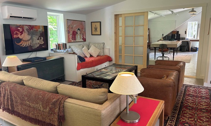 Lyme House | Charming open studio in renovated barn in superb Lyme, CT with WiFi, AC.