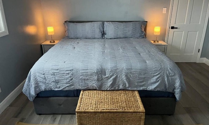 Winding Bay Cottage | Charming private cottage with WiFi and AC in beautiful Whale Point