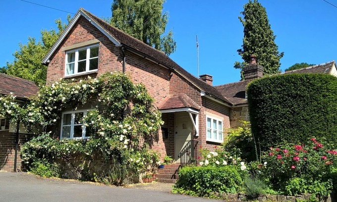 Sheffield Green Cottage | Charming refurbished cottage, Ashdown Forest, excellent pub