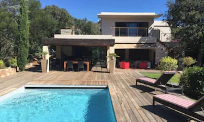 Cala Rossa House | Charming renovated house 2 minutes walk from the beach in a quiet area.