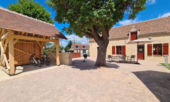 Le Magny Cottage | "Charming Renovated Longhouse: 4★ Gîte, Close to Golf, Trails & Historic Sites"