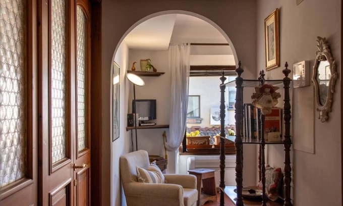 Oltrarno Apartment | Charming, Romantic Apartment, 50mt from Ponte Vecchio, AC, WIFI, LIFT