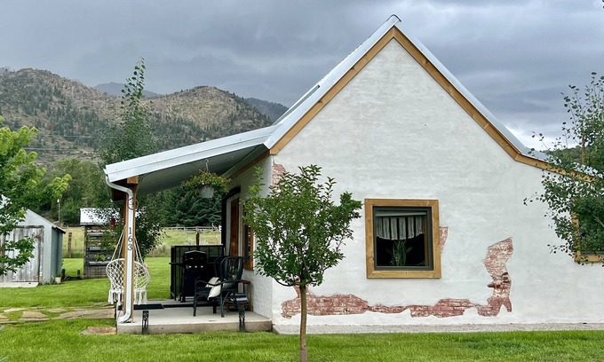 Pine Valley Cottage | Charming Settlers Cottage