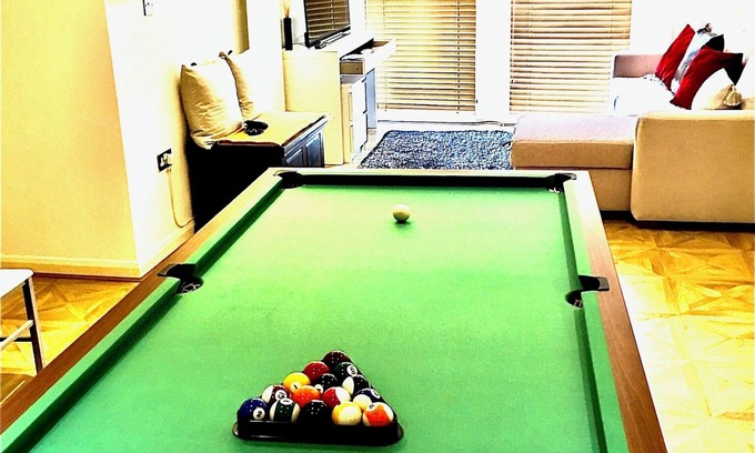 Tower Hill Apartment | Charming spacious 2 bed apartment