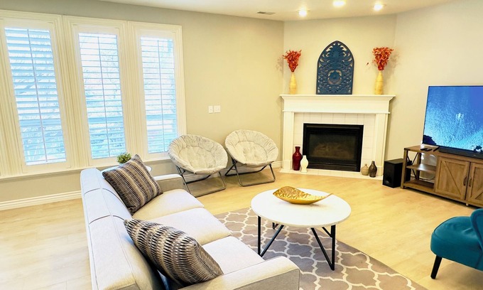 South Jordan House | Charming spacious 2-bed 2-bath guest suite in family friendly South Jordan