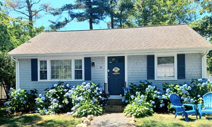 Teaticket House | Charming 'Starfish Cottage' - Walk to Perch Pond and Great Bay