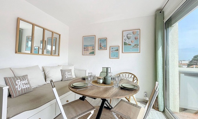 Argeles Plage Apartment | Charming Studio Cabin with Terrace and Parking, Steps from Beach and Shops!
