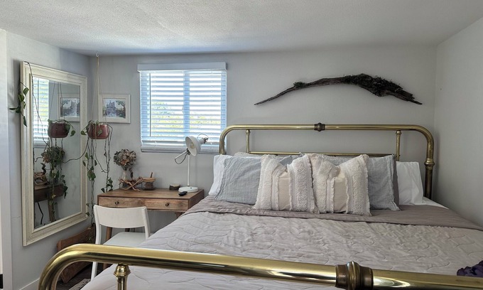 La Mesa Apartment | Charming studio in delightful La Mesa with WiFi, AC and Deck