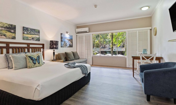 Port Douglas Apartment | Charming studio with WiFi, fitness room in delightful Port Douglas.