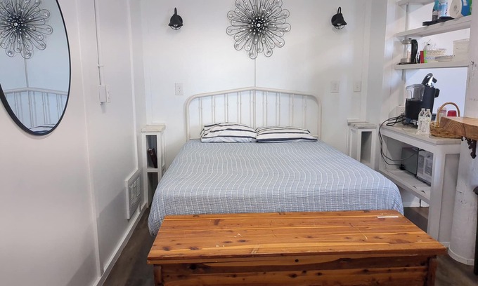 Fairhope House | Charming studio with pier on Mobile bay