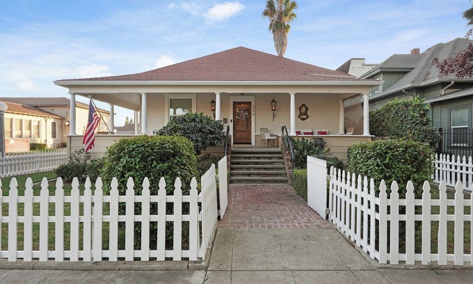 Lodi House | Charming Three bedroom Luxury Oasis