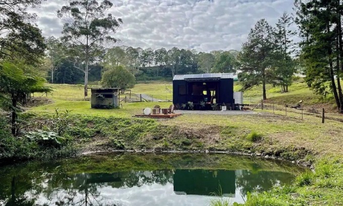 Crohamhurst Cottage | Charming Tiny House Escape