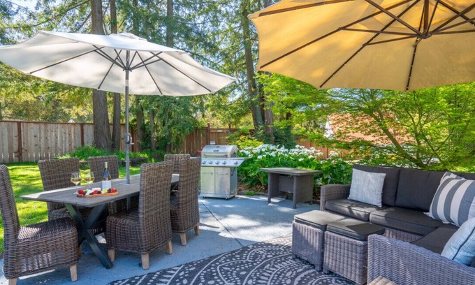 Petaluma House | Charming Updated Petaluma Farmhouse