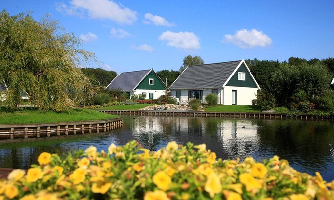 Gasselternijveen Villa | Charming Villa by the Water