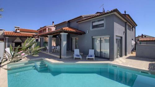 Skatari Villa | Charming Villa Verde with private pool in Pula, extra POOL HEATING by WiiBuk
