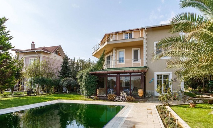 Mollafeneri Villa | Charming Villa with Pool and Garden in Gebze