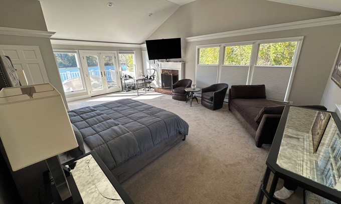 Centerport House | Charming Waterfront 3-bedroom house w pool and fireplaces in lovely Centerport