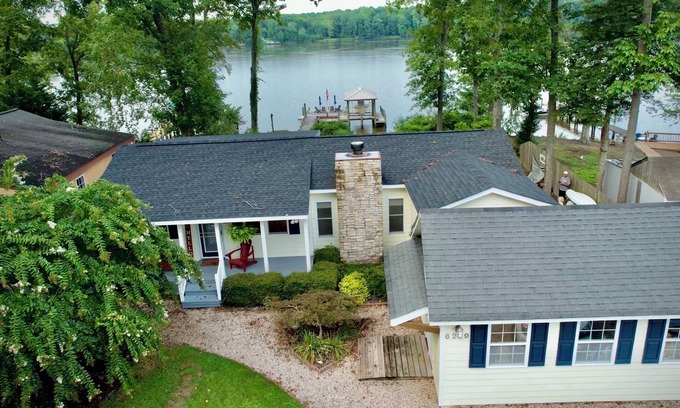 Saluda House | Charming Waterfront Home on Sought After Piankatank!