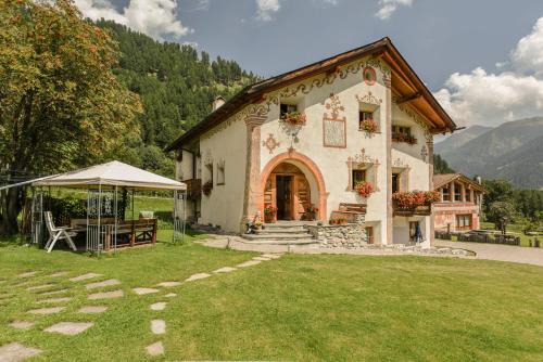 Valchava Apartment | Chasa Curtins