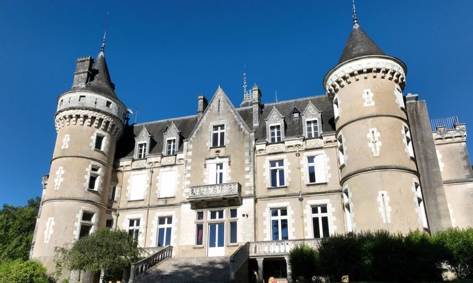 Cluis House | Chateau de la Rose