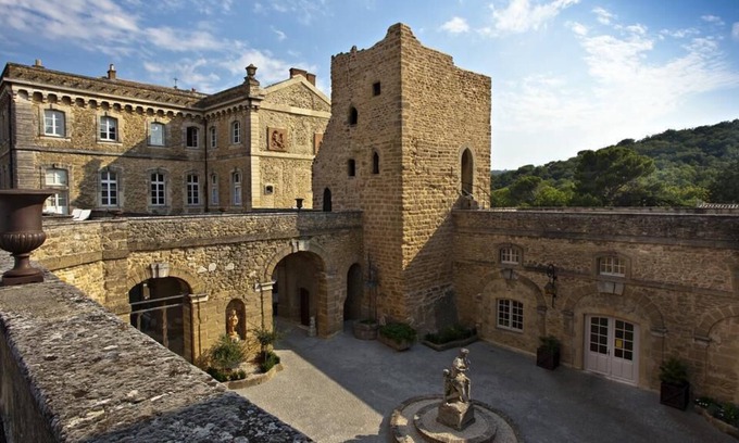 Rochegude Hotel | Chateau De Rochegude