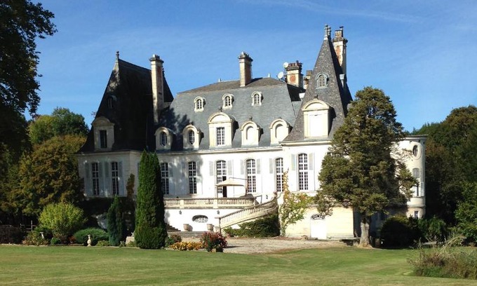 La Bastide-de-Serou Bed & Breakfast | Chateau du Val Larbont