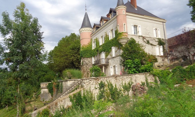 Saint-Genix-sur-Guiers Bed & Breakfast | Chateau de Saint-Genix