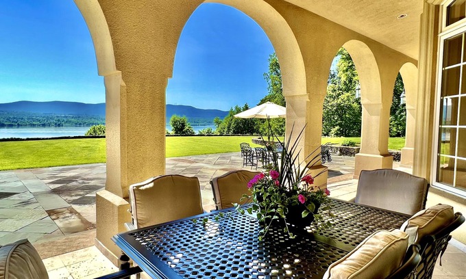 Middle Hope House | Chateau Montreau On Hudson