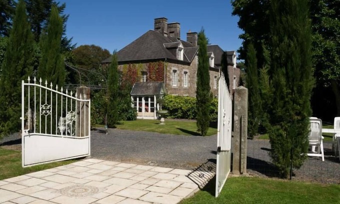Hambye House | Château next to village Of Hambye, hot tub , outdoors and indoors private pools