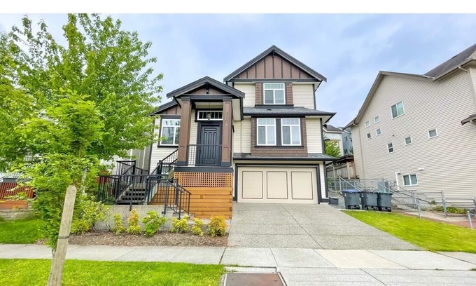 Surrey House | Cheerful 5 Bedroom Home With Amazing Design