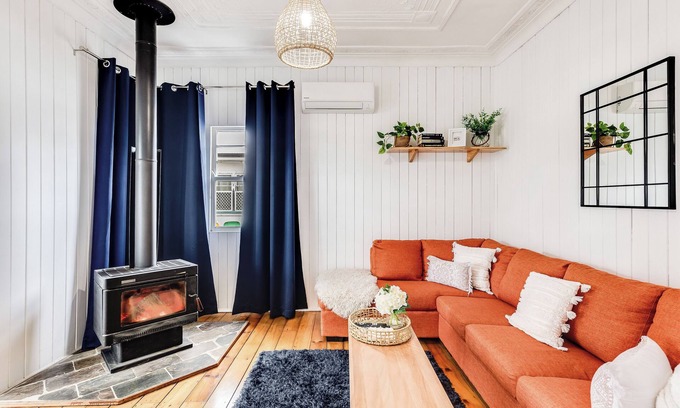 Wilsonton House | Cheerful, Cosy Cottage - Near Rose Garden!