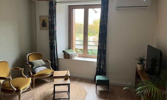 Merey-sous-Montrond Apartment | Chez la Georgette - Appartement Cosy