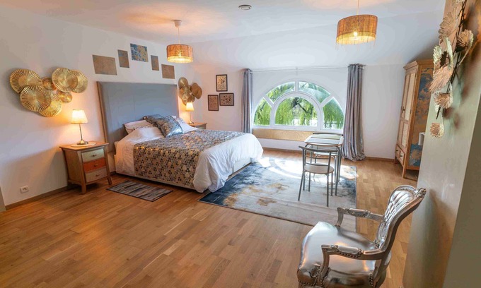 La Pomarede Bed & Breakfast | Chez Phil, Chambres D'hôte, Chambre Thème Métal