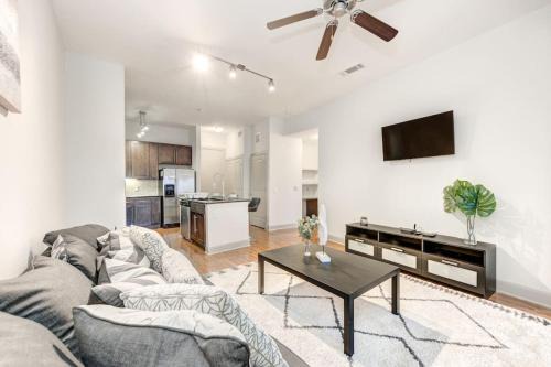 Astrodome Apartment | Chic 1Br Near NRG With Pool WiFi FreeParking
