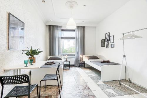 Sandhofen Apartment | Chic 4 Room Apartment in Mannheim