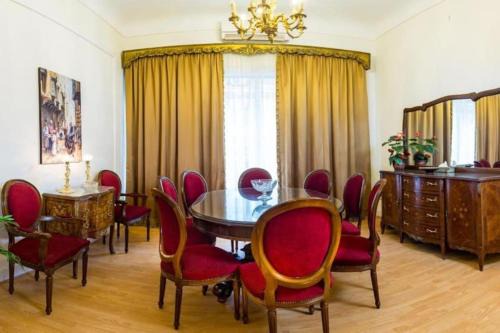 Abdin Apartment | Chic 4BR Apt in Downtown - Mint 5