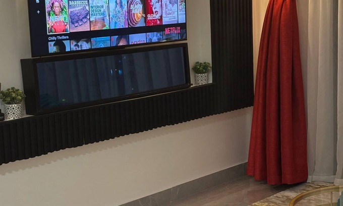 Thompson Estate Apartment | Chic,luxury 1-bedroom apartment with WiFi,Gym and heated pool in upscale Nairobi