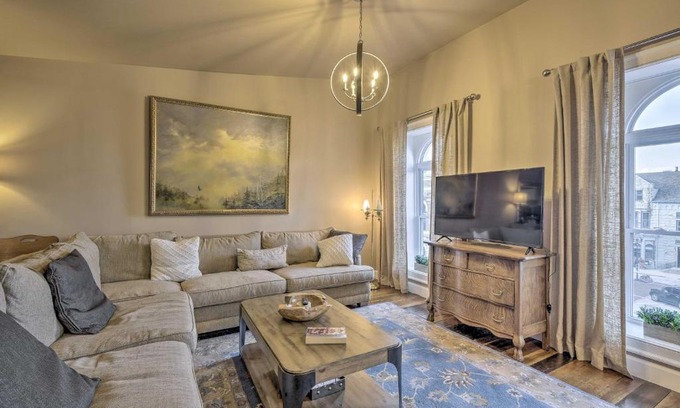 Georgetown Apartment | Chic Main Street Retreat Less Than 7 Mi to KY Horse Park!