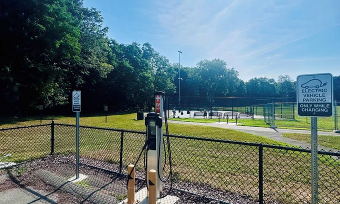 Medford Apartment | Chic Queen size bedroom with AC, WiFi in Serene Medford next to Beautiful parks