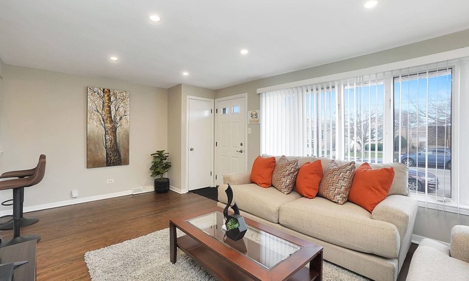 Clearing House | Chicago Rental - Narragansett