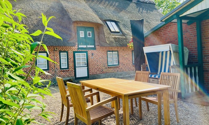 Hasselberg Apartment | Chicken coop - shower room, terrace, garden, sauna, close to the beach, child-friendly