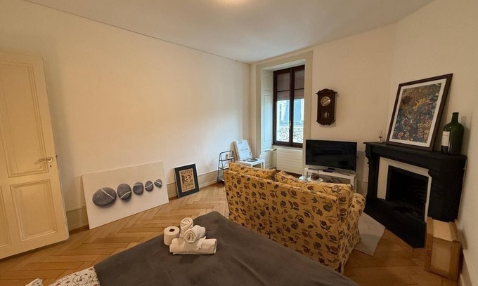 Geneva Apartment | “Chopper” Lovely Apartment in Geneva Downtown!