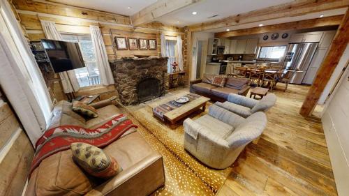 Red River House | Chula Vista Cabin - Pet Friendly - WiFi - Washer - Dryer - Fireplace - Grill