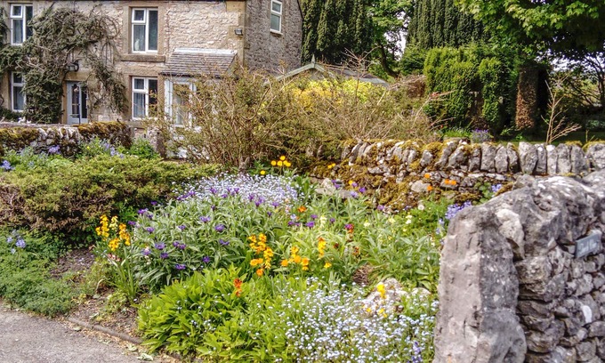 Newton Grange Cottage | CHURCH VIEW, family friendly, character holiday cottage in Biggin