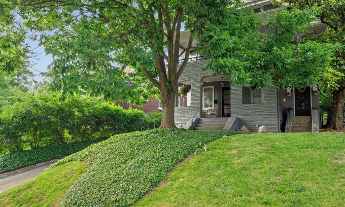 Hyde Park Apartment | Cincinnati Apartment: 1 Mi to Hyde Park Square!