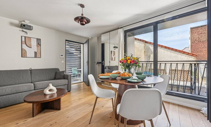 Silly-Gallieni Apartment | City Center l 15min from Eiffel Tower by Car