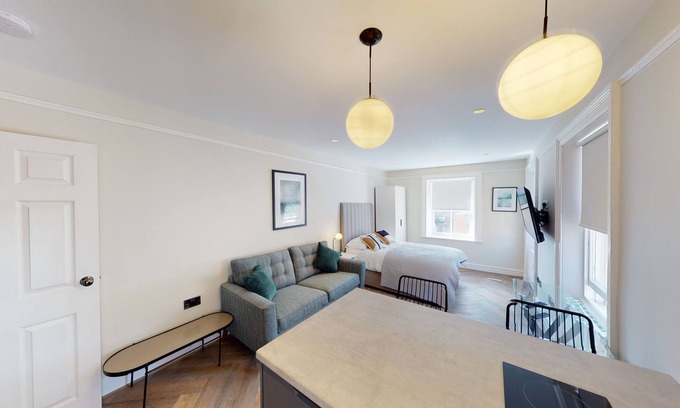 Hope Street Apartment | City Centre | Cathedral | SofaBed | Shared Laundry