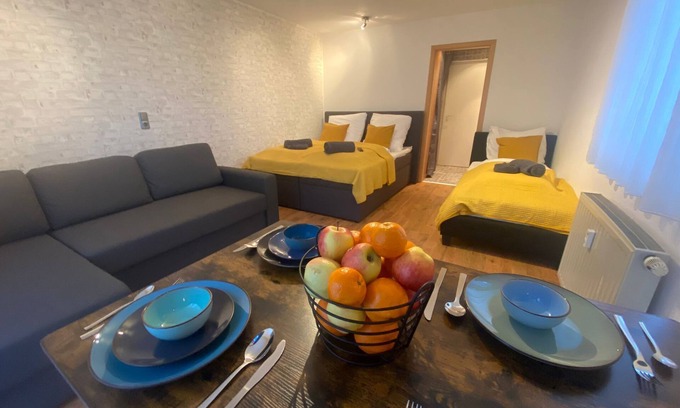 Fuerth Condo | City Studio with Wifi & Netflix