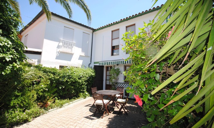 Poetto House | Civico 43: Beautiful apartment with garden facing the sea a stone's throw from the sea